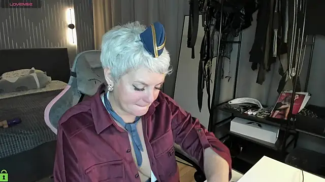 Linda Zef1r online show from April 18, 2:03 am