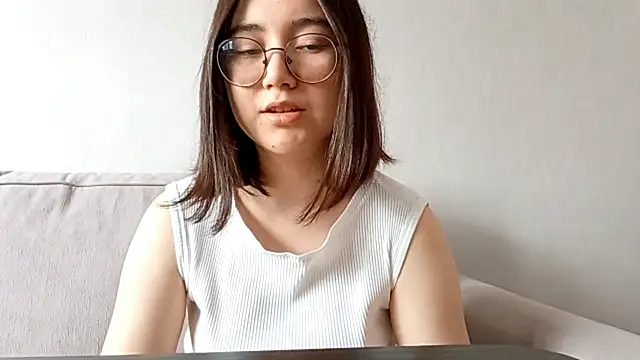 LezlieEllegood online show from April 18, 3:31 am