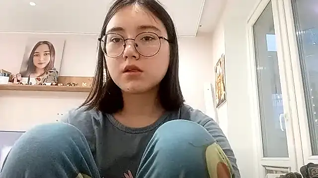 LezlieEllegood online show from April 8, 2:41 pm