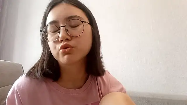 LezlieEllegood online show from April 10, 3:23 am