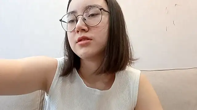 LezlieEllegood online show from April 19, 2:22 am