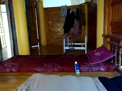 Mely2005 online show from April 17, 12:57 am