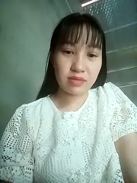 lucynguyen2 online show from April 21, 1:31 am