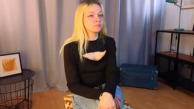 OliviaCaffery online show from April 15, 5:02 pm