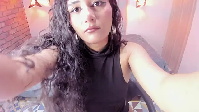 Hanna Clark   online show from April 16, 12:16 pm