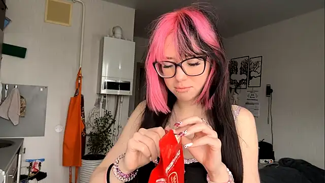 WifeAileen online show from April 23, 6:10 am