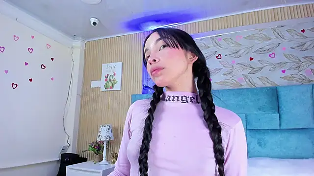 Delphine doll online show from April 17, 11:45 am