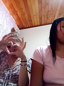 juliachannelhot online show from April 17, 9:06 pm