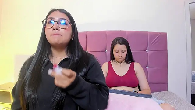 Elisa n Emma online show from April 19, 10:01 pm