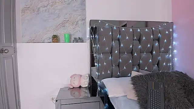 Kendall Rous  online show from April 17, 3:03 pm