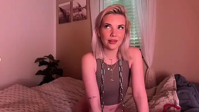 Foxy  Bite online show from April 11, 9:35 am