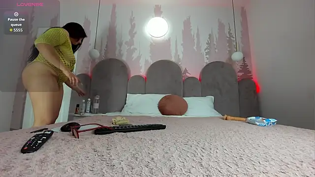 NolaDonovan online show from April 13, 6:20 pm