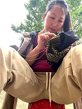 Huonglyna online show from April 10, 8:20 am