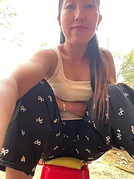 Huonglyna online show from April 16, 7:19 am