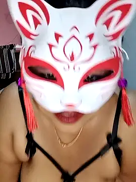 Maskedcurves online show from April 19, 4:40 pm