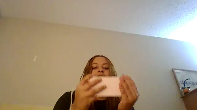 madzbailey online show from April 19, 4:18 pm