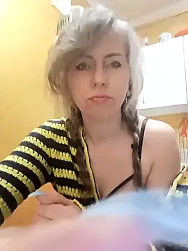 TaynaSecret online show from April 8, 8:55 pm