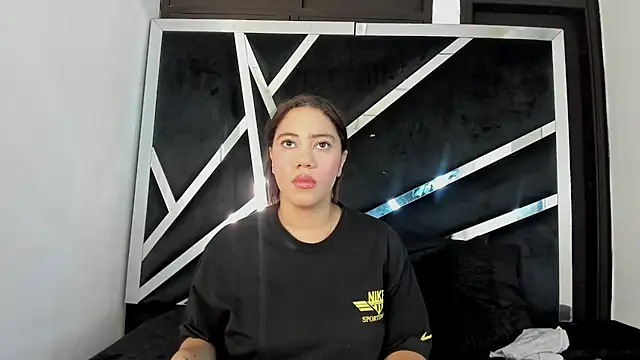 Daphne cuteht online show from April 9, 8:47 pm