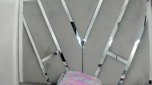 Daphne cuteht online show from April 4, 5:56 pm