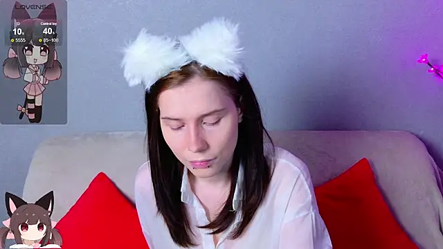 CleoBloom  online show from April 8, 6:10 pm