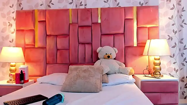 NahiaMendoza online show from April 18, 3:31 am