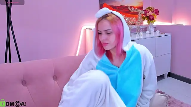 Hannah Mc kay online show from April 15, 1:22 pm