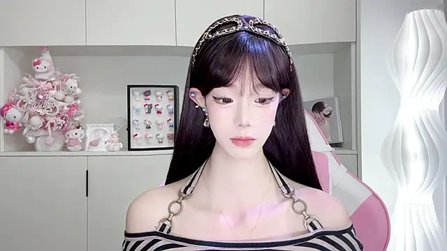 -Moonshine online show from April 18, 10:29 am