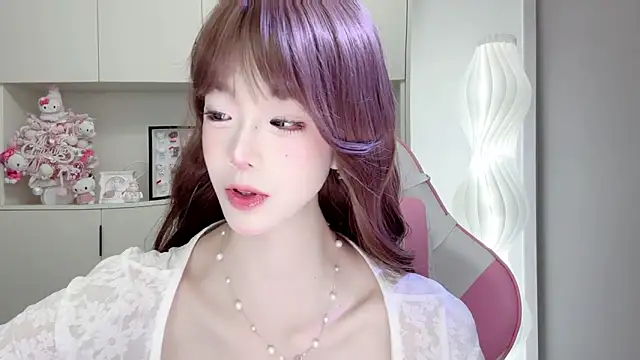 -Moonshine online show from April 13, 11:11 am