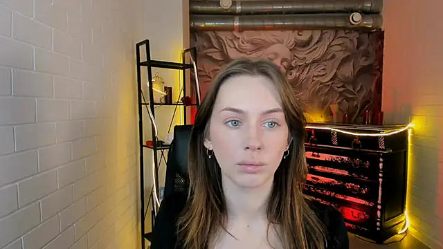 MeganClapp online show from April 18, 5:32 am