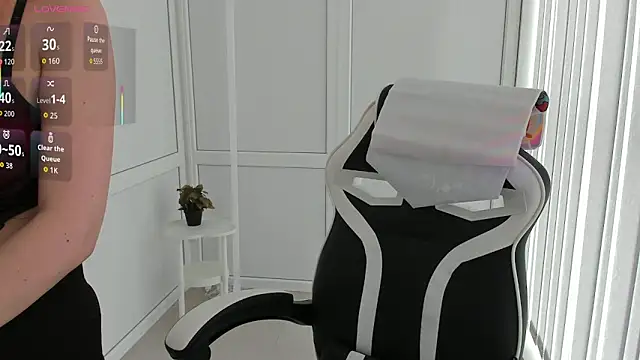 NightLeaf online show from April 18, 2:08 pm