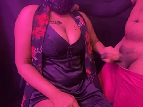 Lovebirds721 online show from April 3, 7:45 pm