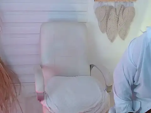   sweetgirl online show from April 11, 7:28 pm