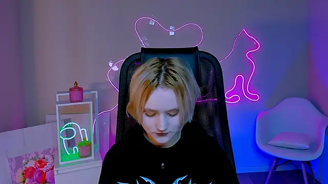 MicheleMarsh online show from April 15, 1:33 pm