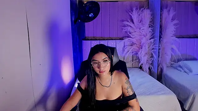 KendallMeyers online show from April 19, 4:56 am