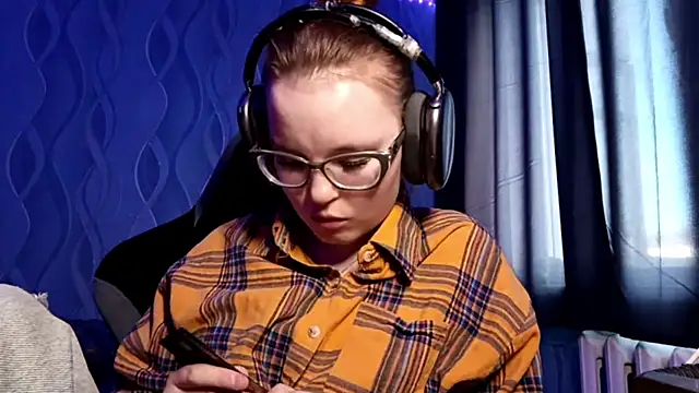 Sheriscute online show from April 12, 1:36 pm