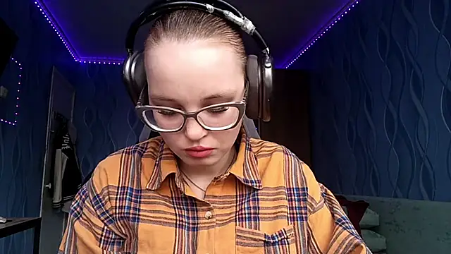 Sheriscute online show from April 18, 1:24 pm