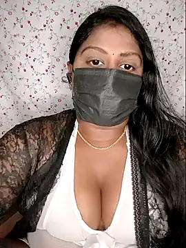 Romantic Woman online show from June 21, 6:45 pm