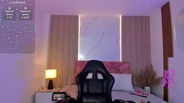 clairemillerx online show from August 1, 1:46 pm