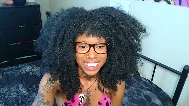 spookiebaddie online show from April 16, 8:08 pm