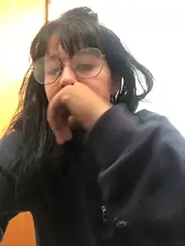 Laacoluu online show from April 7, 1:13 pm