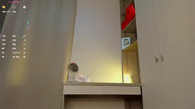 TeressaVeiga online show from April 17, 9:50 pm