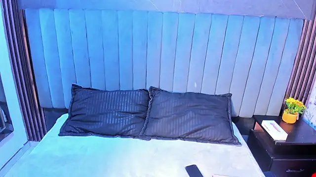 lili-Bloom online show from April 18, 8:42 pm