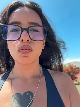 Controllercutie online show from April 16, 6:29 pm