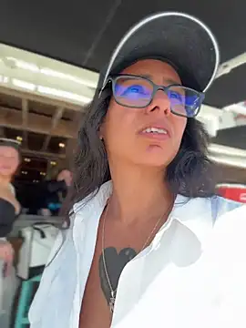 Controllercutie online show from April 18, 5:37 pm