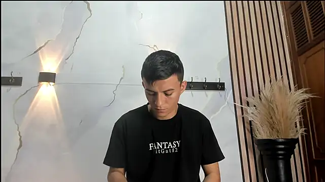 DilanAndKing online show from April 17, 1:02 pm