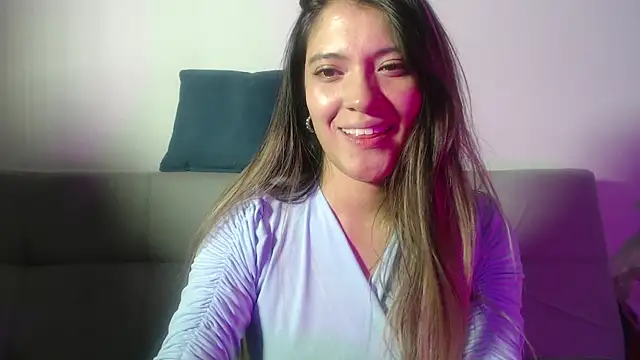 hannajonnes1 online show from April 15, 1:06 am