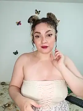 honey hornie online show from April 17, 1:30 am