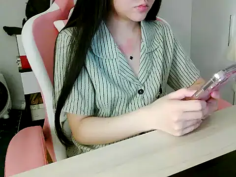 lucienguyen online show from April 18, 5:48 pm