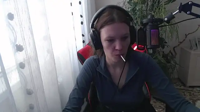 PunyKnee online show from April 16, 7:08 am