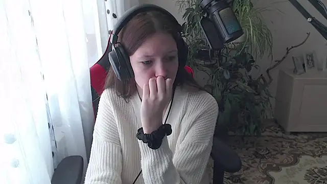 PunyKnee online show from April 15, 10:49 am